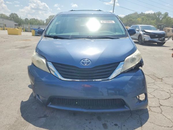 2014 TOYOTA SIENNA