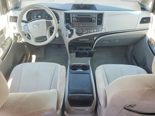 2014 TOYOTA SIENNA