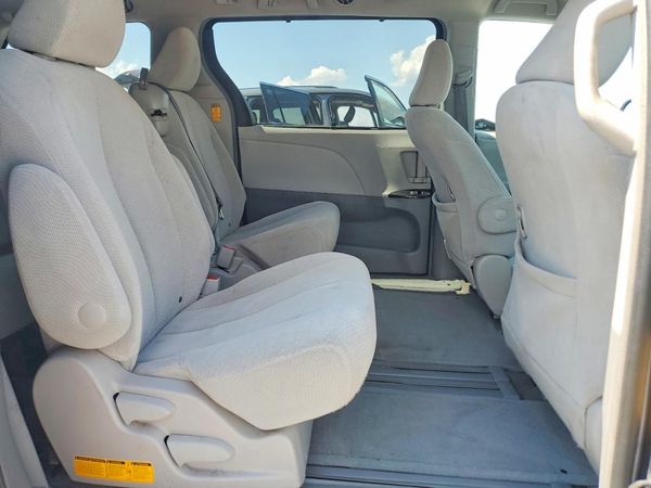 2014 TOYOTA SIENNA