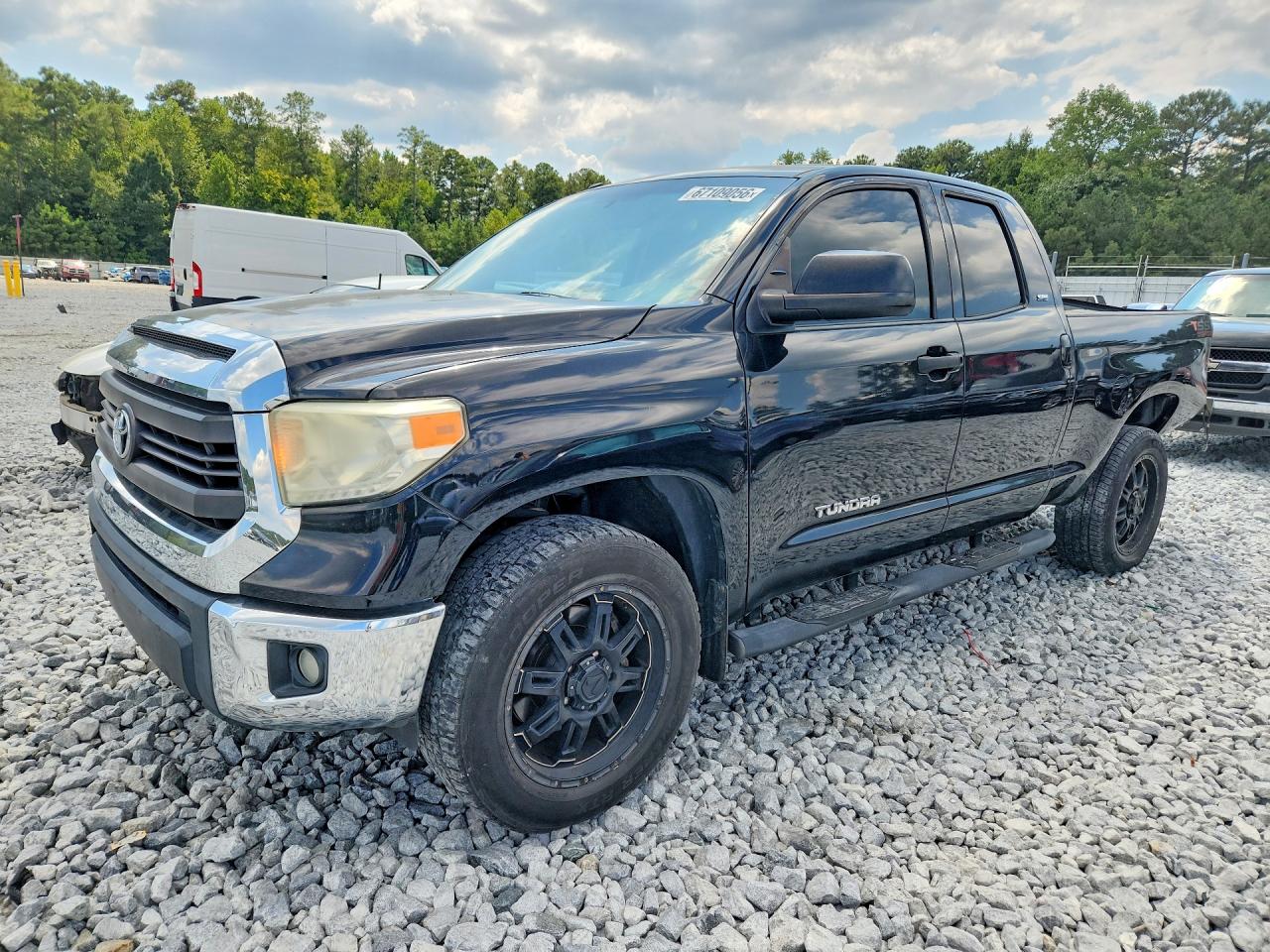 2014 TOYOTA TUNDRA SR5 — Front 3/4