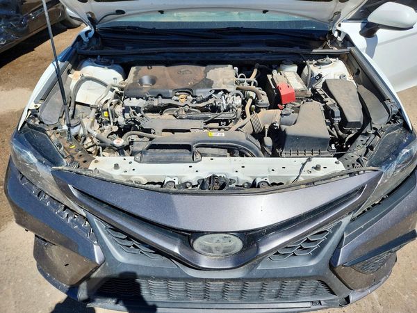 2021 TOYOTA CAMRY SE — Engine bay