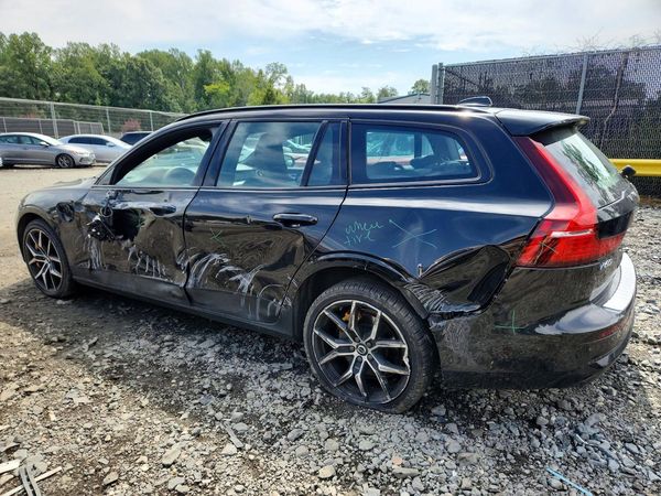 2023 VOLVO V60