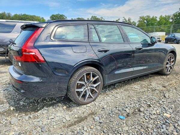 2023 VOLVO V60