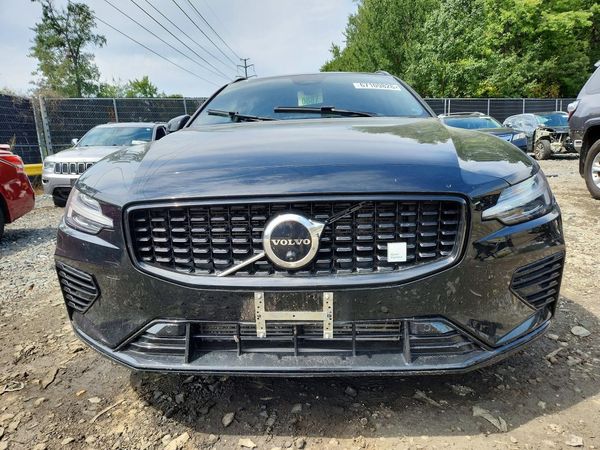 2023 VOLVO V60