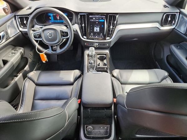 2023 VOLVO V60