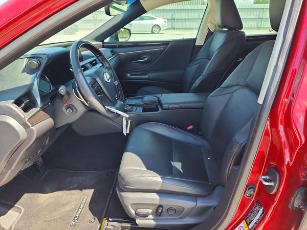 2019 LEXUS ES