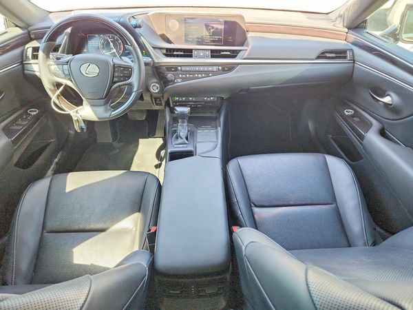 2019 LEXUS ES
