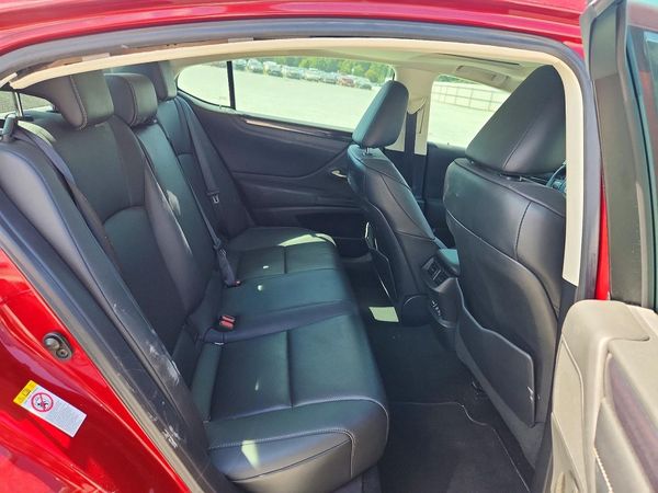 2019 LEXUS ES