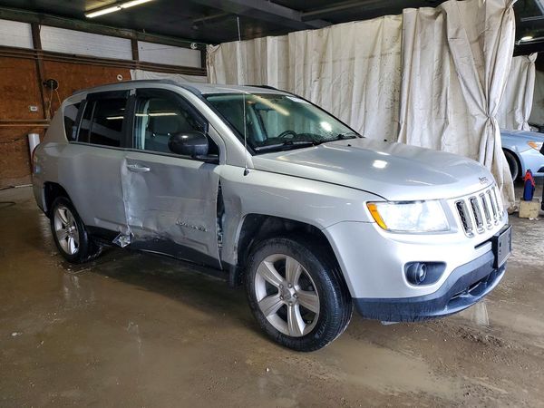 2013 JEEP COMPASS Latitude — Passenger 3/4