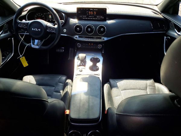2022 KIA STINGER