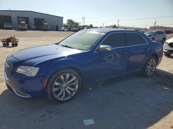 2018 CHRYSLER 300 — Front 3/4