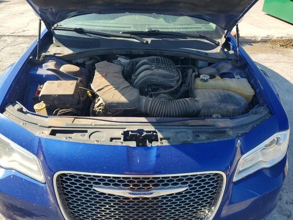 2018 CHRYSLER 300 — Engine bay