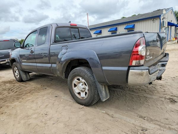 2015 TOYOTA TACOMA Delux Grade