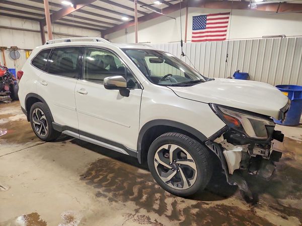 2023 SUBARU FORESTER