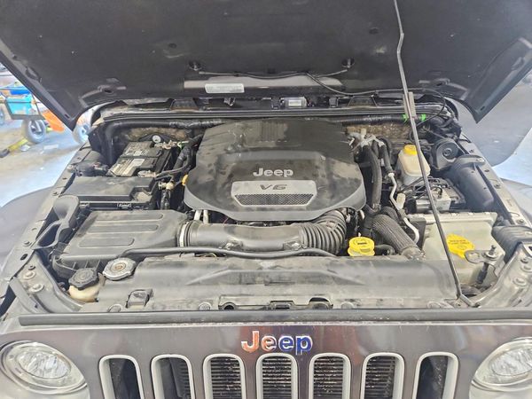 2017 JEEP WRANGLER UNLIMITED Unlimited Sahara — Engine bay