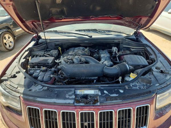 2016 JEEP CHEROKEE Limited — Engine bay