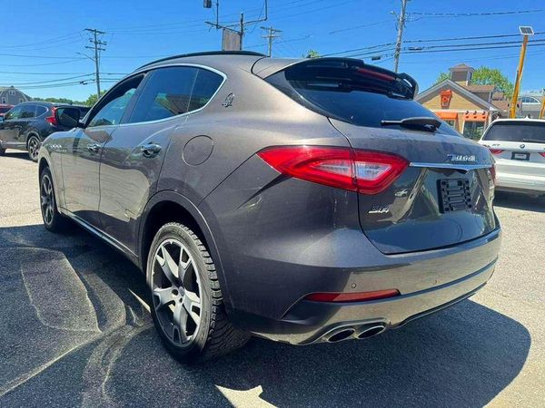 2018 MASERATI LEVANTE Sport