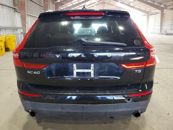 2019 VOLVO XC60 Momentum