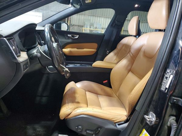 2019 VOLVO XC60 Momentum