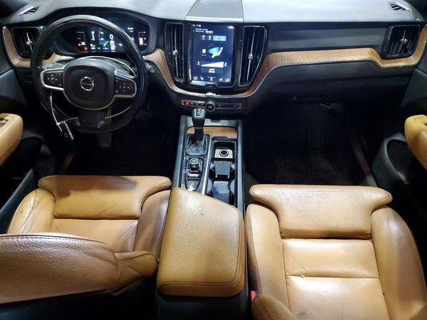 2019 VOLVO XC60 Momentum