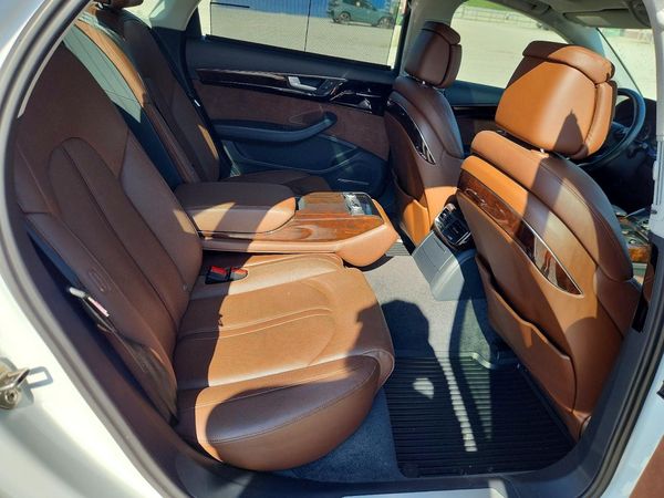 2017 AUDI A8 quattro L