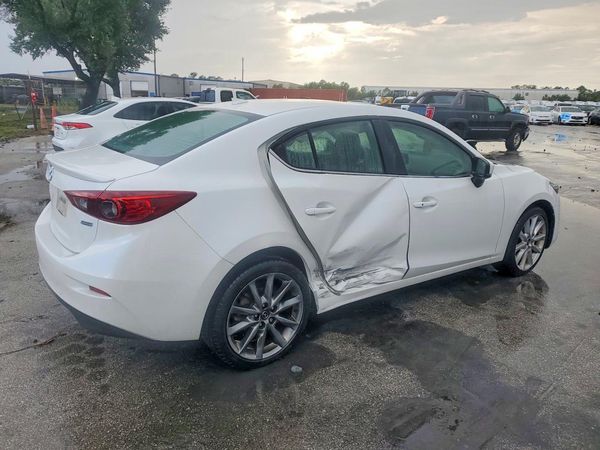 2018 MAZDA 3