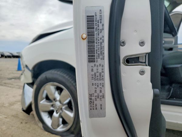 2016 RAM 1500 SLT — VINS
