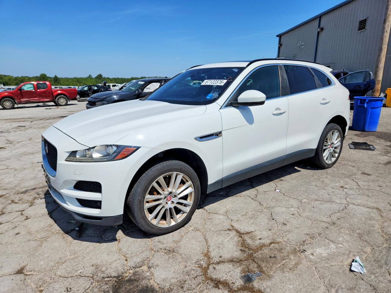 2017 JAGUAR F-PACE Prestige — Front 3/4