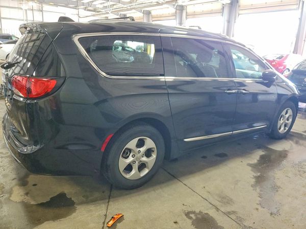 2017 CHRYSLER PACIFICA Touring L Plus