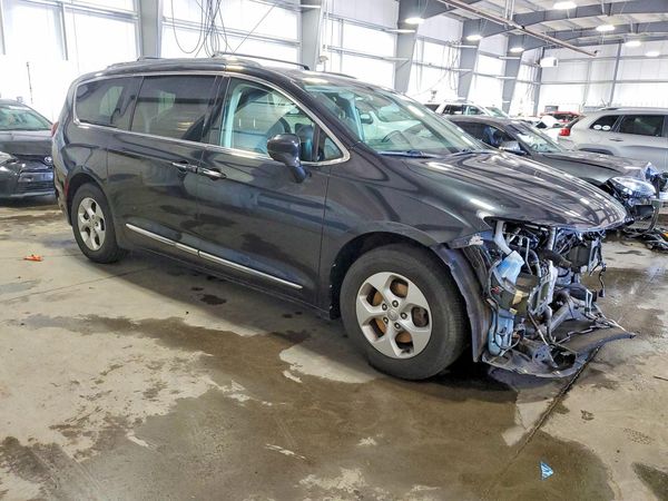 2017 CHRYSLER PACIFICA Touring L Plus