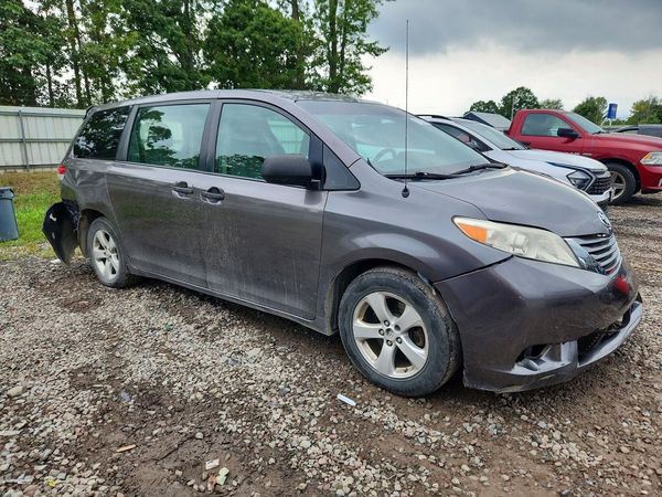 2014 TOYOTA SIENNA