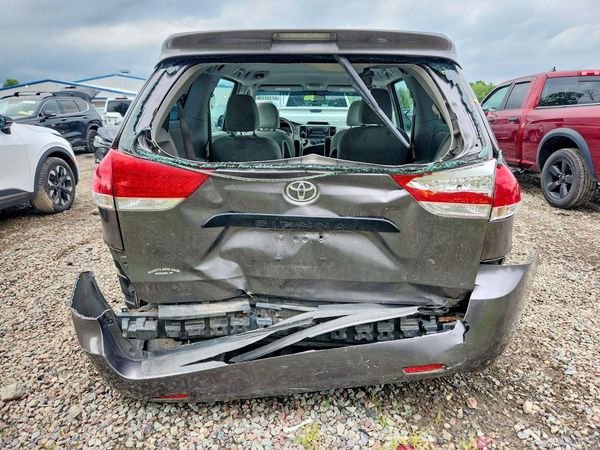 2014 TOYOTA SIENNA