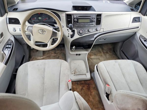 2014 TOYOTA SIENNA