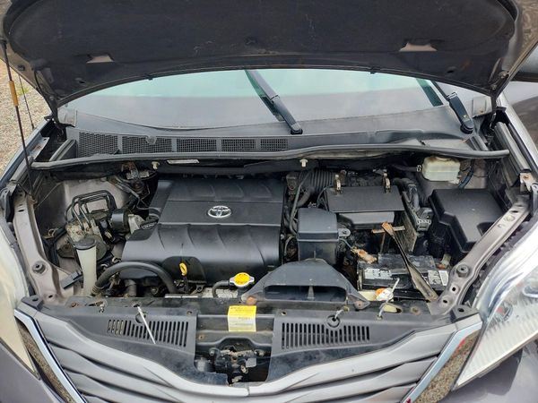 2014 TOYOTA SIENNA