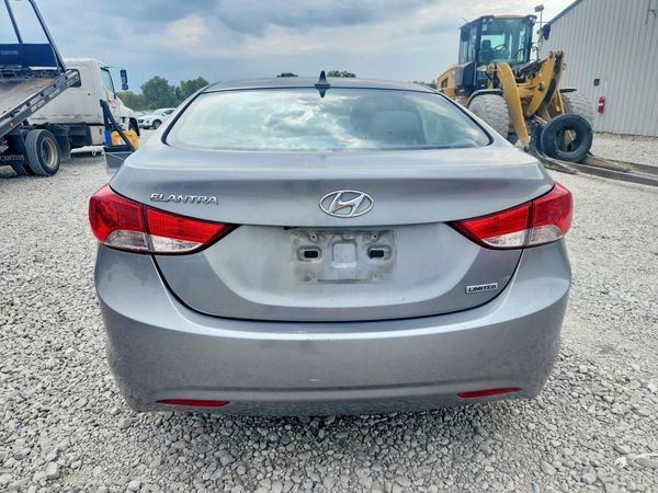 2013 HYUNDAI ELANTRA