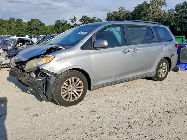 2015 TOYOTA SIENNA