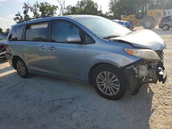 2015 TOYOTA SIENNA