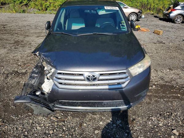 2012 TOYOTA HIGHLANDER Base/Hybrid — Engine bay
