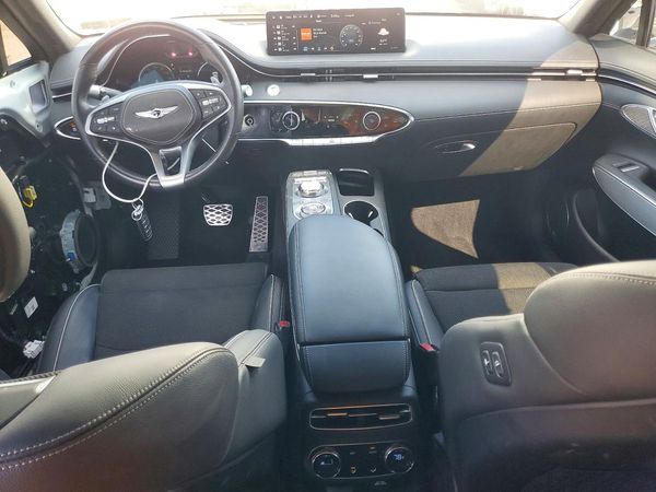 2025 GENESIS GV70
