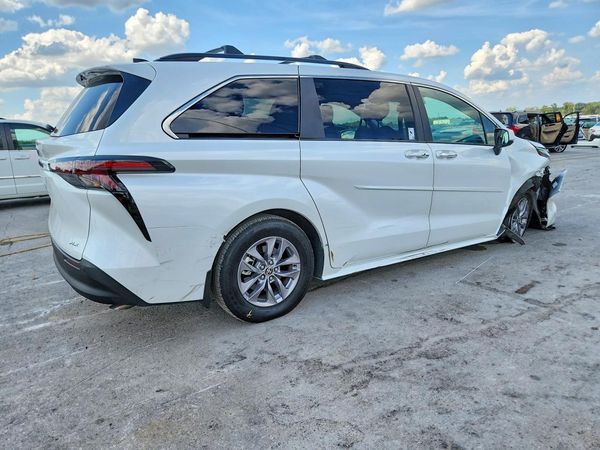 2026 TOYOTA SIENNA