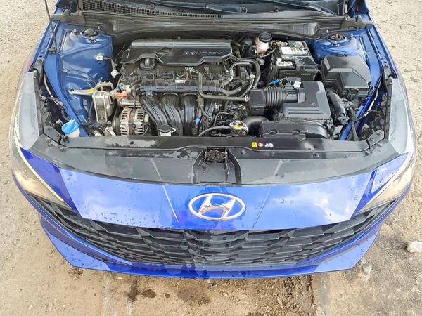 2021 HYUNDAI ELANTRA SEL — Engine bay