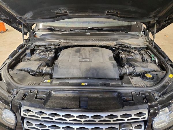 2016 LAND ROVER RANGEROVER — Engine bay