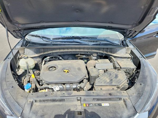 2021 HYUNDAI TUCSON SE — Engine bay