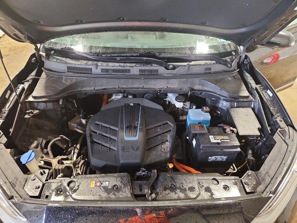 2021 HYUNDAI KONA SEL — Engine bay