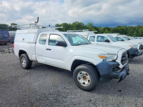 2016 TOYOTA TACOMA SR/SR5 — Passenger 3/4