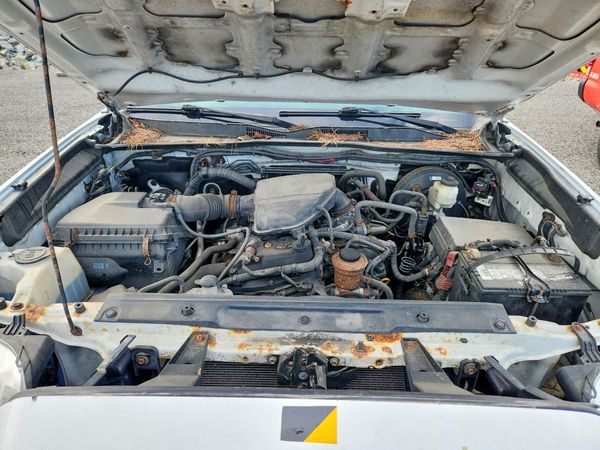 2016 TOYOTA TACOMA SR/SR5 — Engine bay