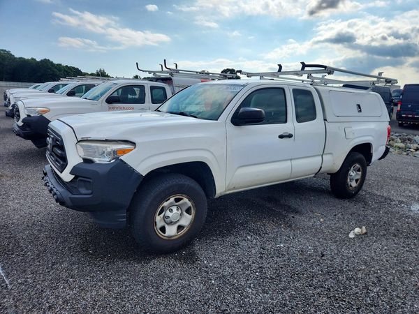2017 TOYOTA TACOMA SR/SR5 — Front 3/4