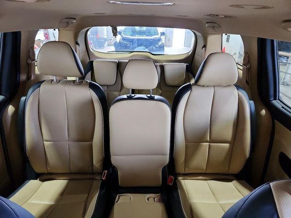 2015 KIA SEDONA GLS - Middle level — SUVN
