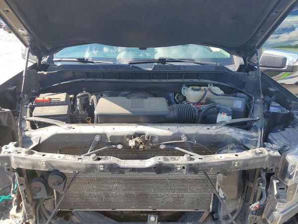 2019 CHEVROLET SILVERADO LT — Engine bay