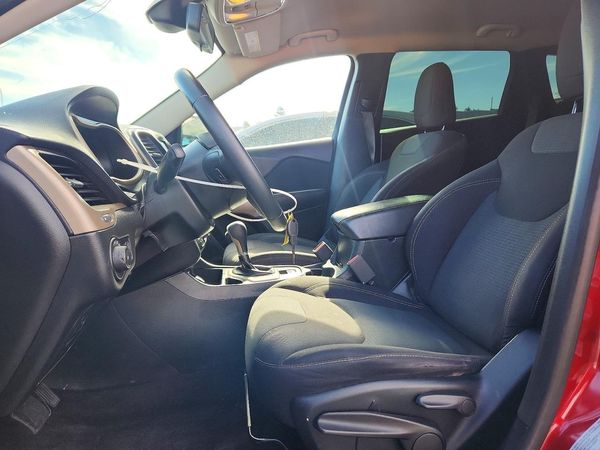 2017 JEEP CHEROKEE — DENT